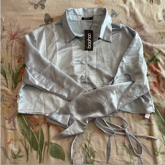 NEW! Boohoo - Baby Blue Satin Button Up Adjustable Tie Crop Top and Skirt Set - Picture 6 of 6